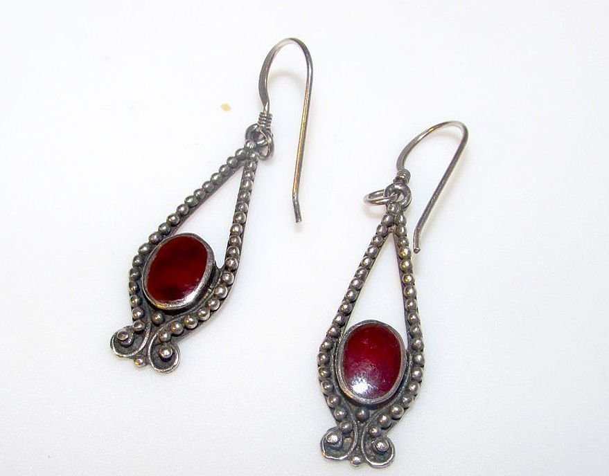 Vintage Sterling Silver Carnelian Pierced Earrings: For your consideration is a pair of these beautiful vintage sterling silver and carnelian pierced earrings in wonderful vintage condition. These fabulous pieces feature an intricate granulation work d