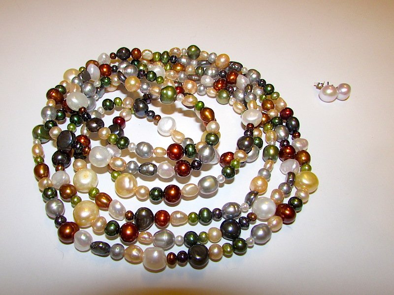 Multi Color Pearl Necklace Earrings Set: For your consideration is this fabulous vintage genuine cultured pearls multi colored necklace and earrings in wonderful vintage condition. This fantastic piece features a superb collection of a varie
