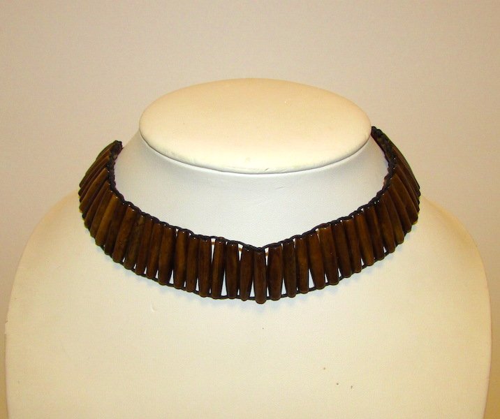 Vintage Native American Wooden Choker Necklace: Vintage Native American wooden chocker necklace