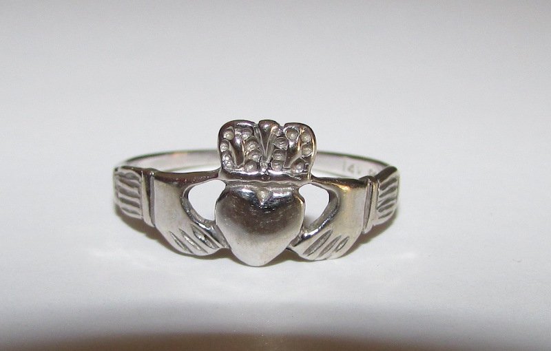 Fine Estate Jewelry 14K Gold Claddagh Ring (1 of 2)