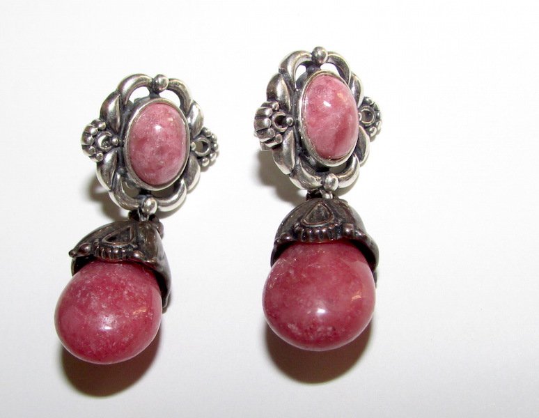 Carolyn Pollack Relios Sterling Pink Rhodonite Earrings: For your consideration is a pair of these stunning vintage sterling silver and pink rhodonite earrings set in excellent condition. This fabulous pair features an elegant Native American, southwestern 