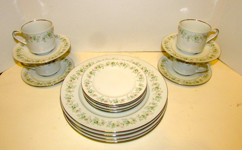 Vintage John Haviland Porcelain Service 16 pc: Vintage Johan Haviland 16pc service. The service inclues cups, saucers, bread/dessert plates and dinner plates. Forever Spring pattern. Fantastic condition. Marked "Johan Haviland"