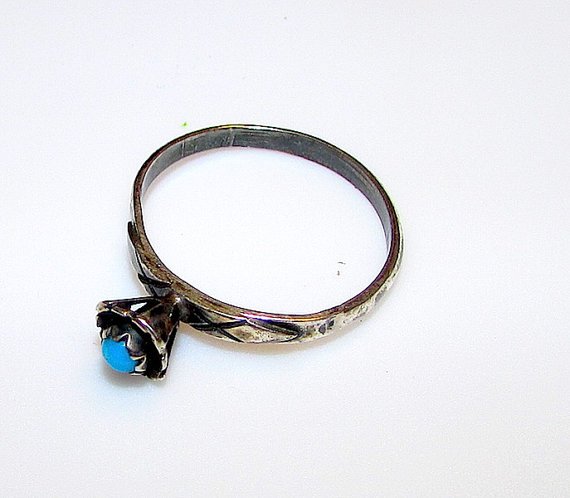 Old Pawn Native American Navajo Sterling Sleeping: For your consideration is this fabulous vintage Old Pawn Native American Navajo sterling silver and Sleeping Beauty Mine Turquoise solitaire cocktail ring in wonderful vintage condition. The ring will