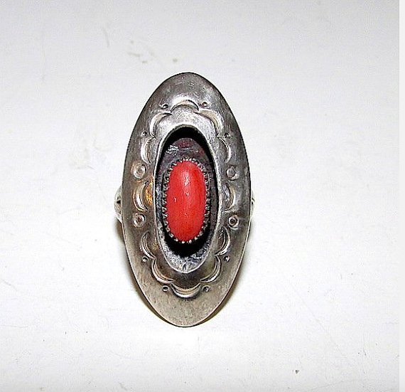 Old Pawn Navajo Sterling Silver Coral Ring 6 (1 of 2)
