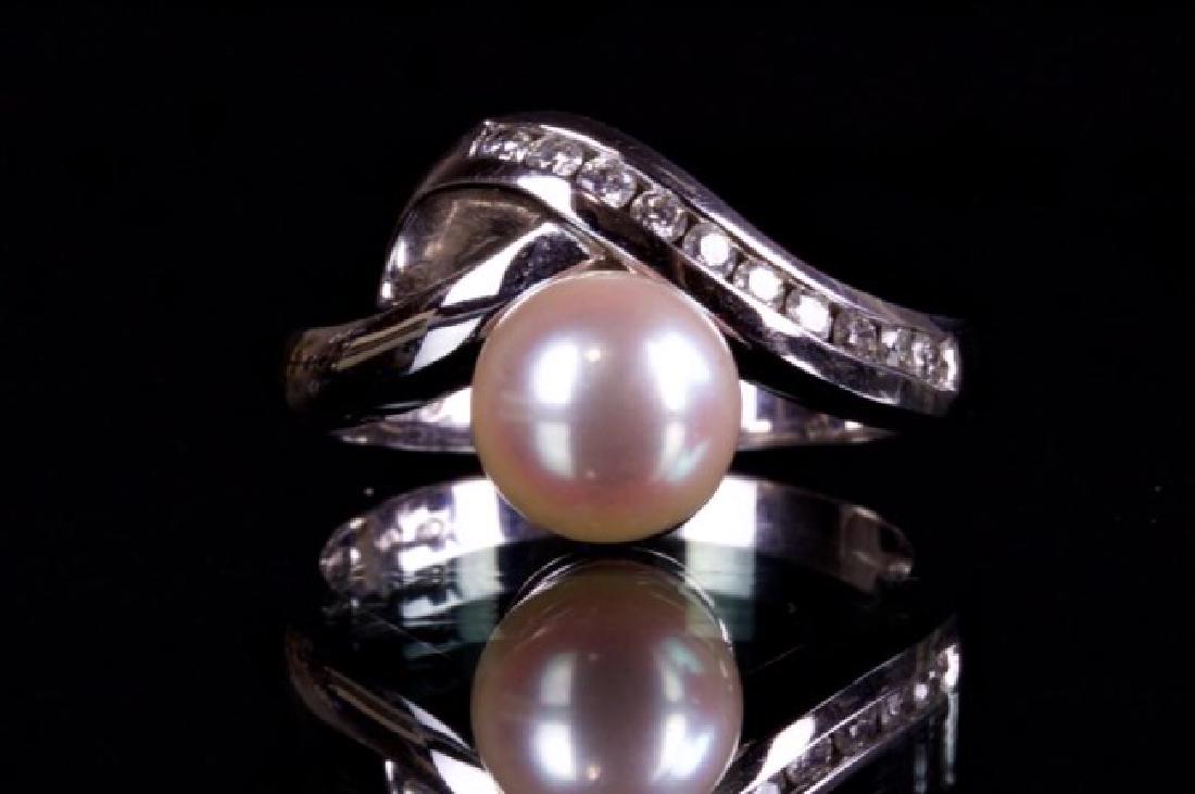 14K GOLD RING WITH PEARL AND DIAMOND (1 of 2)