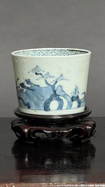 ANTIQUE SMALL CHINESE BLUE & WHITE CEREMONIAL CUP (1 of 7)