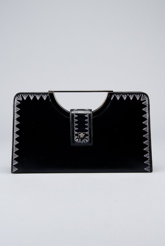 Gianni Versace Black & Silver Leather Handle Clutch: Product Description Designer: Gianni Versace Style: Clutch, Everyday Bag, Evening Bag Color: