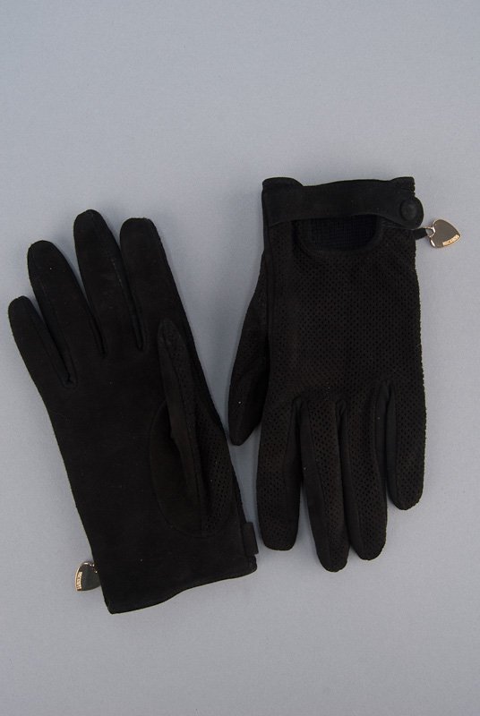 Moschino Black Suede Signature Heart Charm Gloves: Designer: Moschino Material: Suede Color: Black Suede body Vent on front Signature heart charm Button closure Size: Small USA Length: 7.5" Cond