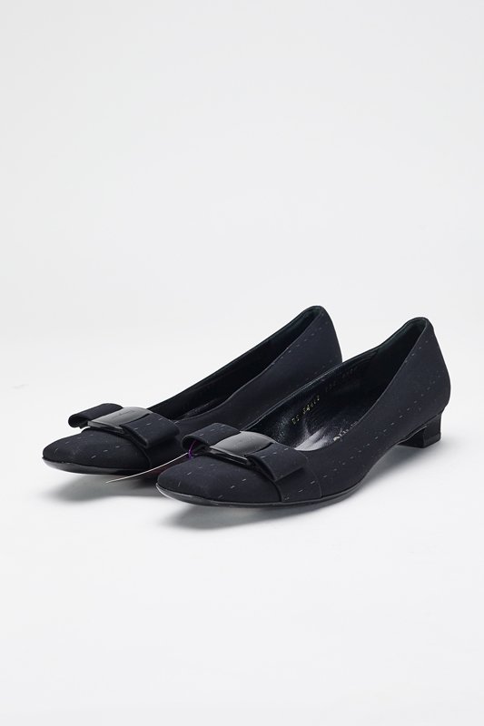 Ferragamo Black Fabric Low Heel Pumps (8.5) (1 of 4)