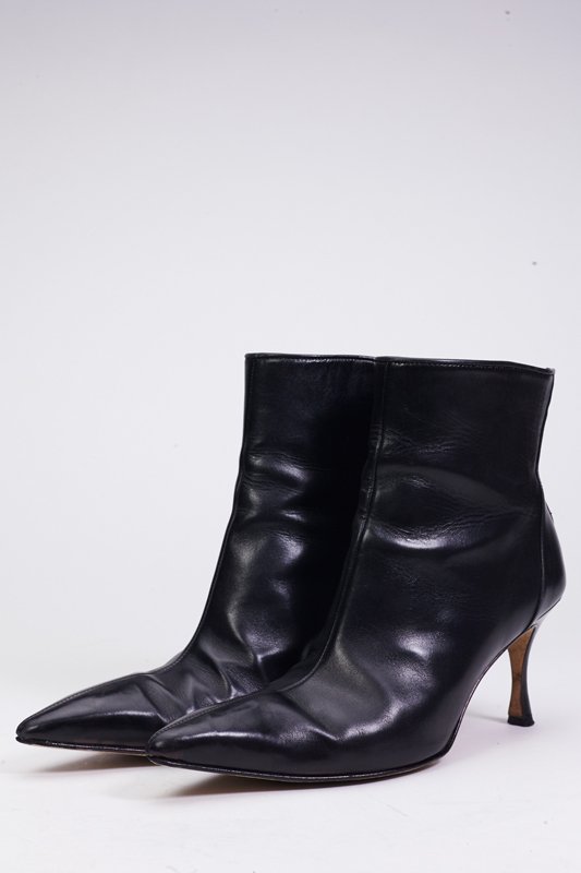 Manolo Blahnik Black Rear Zip Ankle Booties (8/38) (1 of 5)