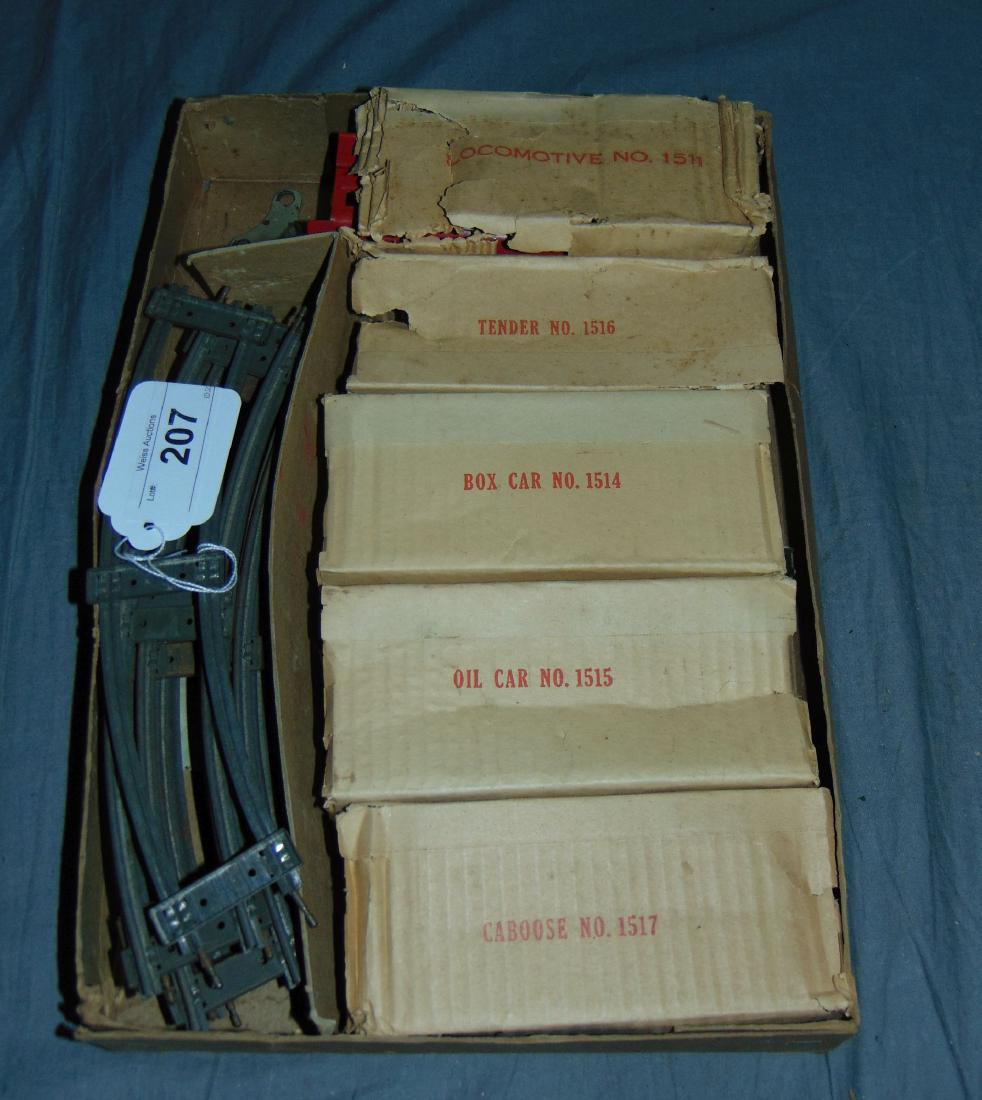 Boxed Lionel 1547 Mechanical Train Set (1 of 4)