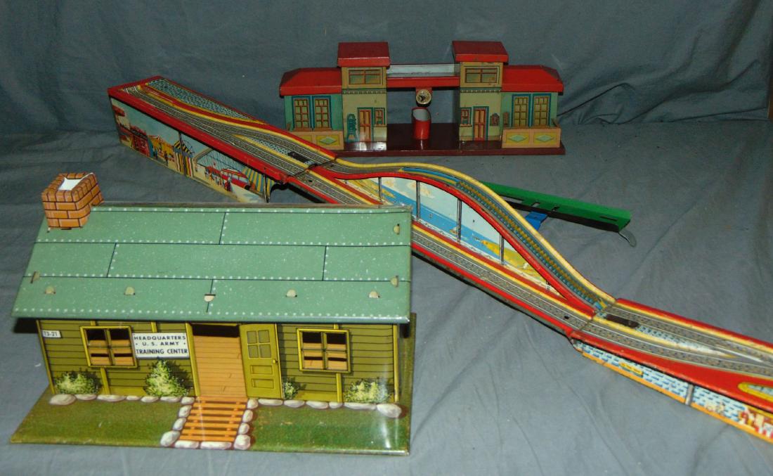 Tin Toy Lot. (1 of 5)