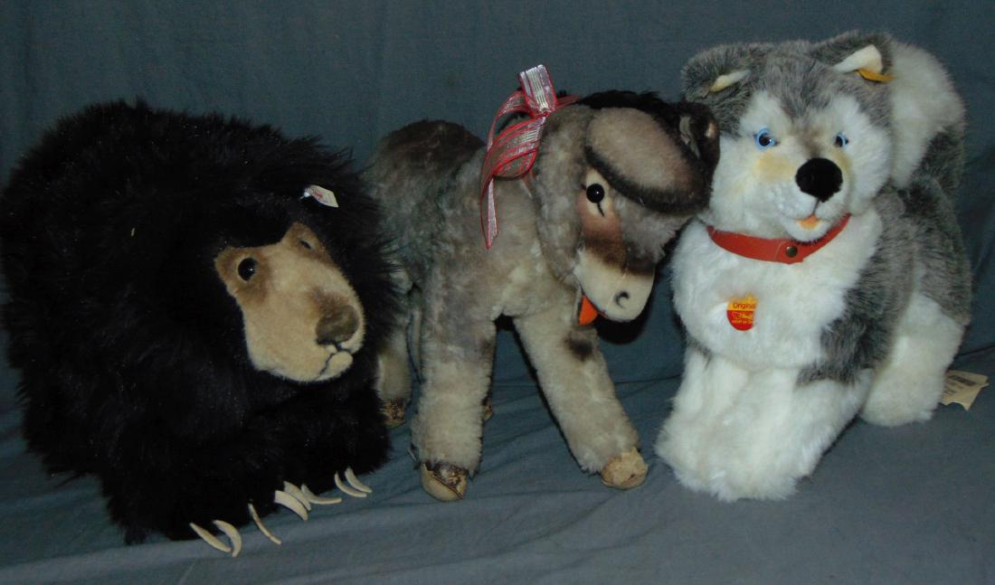 Steiff Lot of Three Large Pieces. (1 of 7)