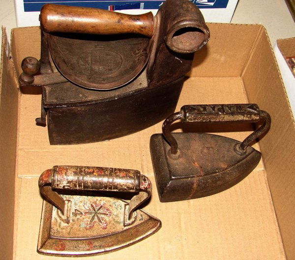 LOT OF 3 CAST IRON IRONS: NICE LOT OF 3 CAST IRON IRONS. EACH SHOWS EDGE AND CORNER WEAR