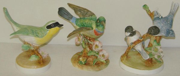 LOT OF 3 STAFFORDSHIRE BIRD FIGURINES: INCLUDES YELLOW THROAT WARBLER (6" TALL) BY DORIS LINDNER, 1972, UNLIMITED EDITION. CHICKADEE (6-1/2" TALL) BY DORIS LINDNER, UNLIMITED EDITION, MARKED "73" AND "W.R.T.". SUN BIRD (5-1/4" TALL) BY J.T