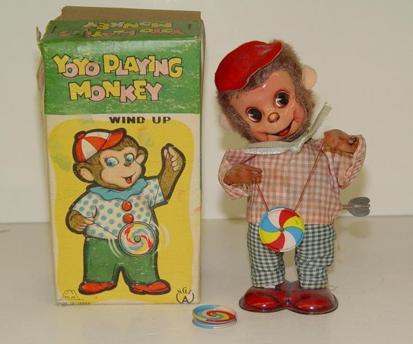 WIND UP YO YO PLAYING MONKEY.: JAPAN. IN ORIGINAL BOX. WITH EXTRA YO-YO.