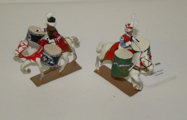 2 LUCOTT DRUMMERS