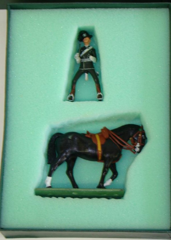 3 SOLDIER SETS. BOXED - 2