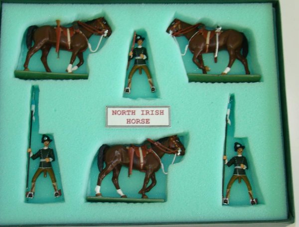 3 SOLDIER SETS. BOXED - 4