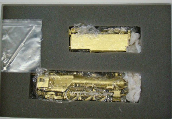 IRON HORSE MODELS - ENGINE MIB: PENNSYLVANIA RAILROAD, K-4s 4-6-2, STEEL PILOT 110-P-75A TENDER. HO SCALE # 15708 - 3. MADE KOREA.