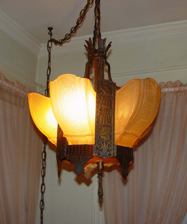 ART DECO 5 LIGHT FIXTURE BUTTERSCOTCH SHADES: AN IMPRESSIVE PERIOD ART DECO 5 LIGHT CHANDELIER WITH FLOER FOLIATE HIGH RELIEF BUTTERSCOTCH GLASS SLIP SHADES, COMPLEMENTED HOUSED IN A RELIEF BRONZE FIXTURE. GOOD WORKING ORDER.