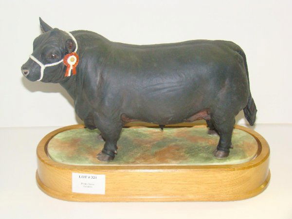 1961 DORIS LINDNER. ABERDEEN ANGUS BULL: ORIGINAL ROYAL WORCESTER FIGURINE TITLED "ABERDEEN ANGUS BULL", 1961, MODELLED BY DORIS LINDER. EDITION OF 500. MARKED "3415C". COMPLETE WITH WOOD PLINTH BASE. APPEARS TO BE IN FINE CONDITION. SOLD AS