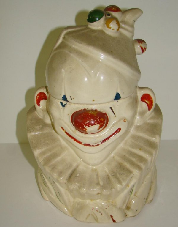 McCOY CLOWN COOKIE JAR: 10' TALL, CLOWN COOKIE JAR BY McCOY. 1945 - 1947 BOTTOM MARKED McCOY. JAR HAS SOME CRAZING AND PAINT LOSS FROM WEAR. EXAMINE. FROM THE COLLECTION OF STEVE RATHKOPF.