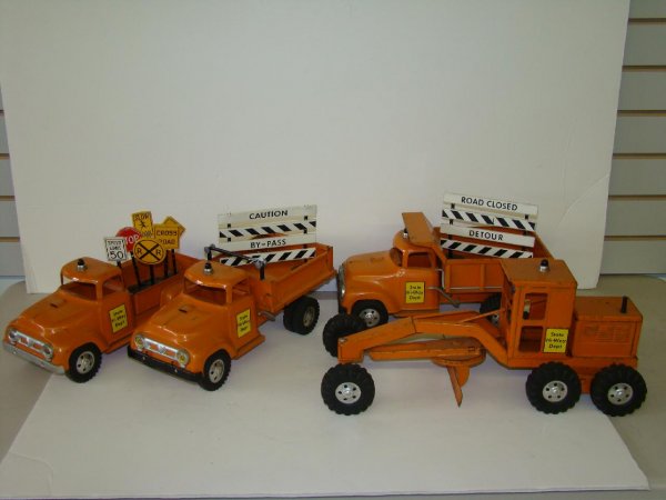 TONKA 4 PC. STATE HIGHWAY DEPT. SET W/SIGNS