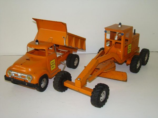 TONKA 4 PC. STATE HIGHWAY DEPT. SET W/SIGNS - 4