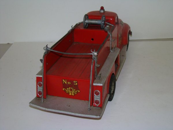 LOT OF 2 TONKA PRESSED STEEL FIRE ENGINES - 3