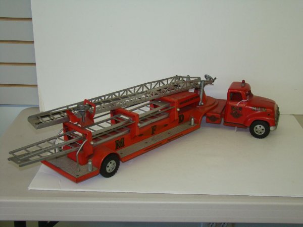 LOT OF 2 TONKA PRESSED STEEL FIRE ENGINES - 4