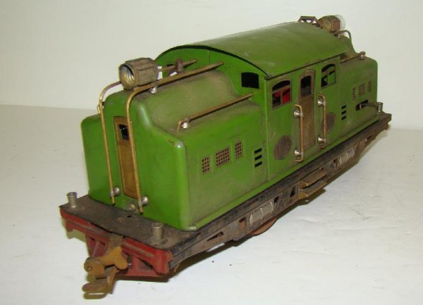 LOT OF TWO LIONEL TRAIN ENGINES - 2