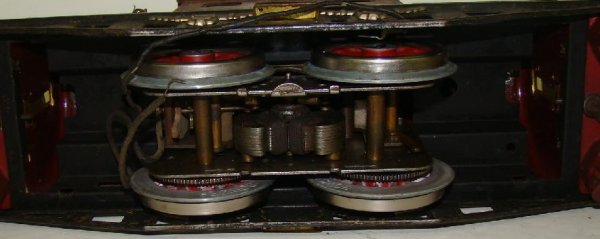 LOT OF TWO LIONEL TRAIN ENGINES - 7