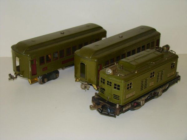 LIONEL TRAIN SET: SET INCLUDES ENGINE # 8, PULLMAN CAR #337, OBSERVATION CAR # 338. TRAINS SHOW SOME WEAR, SCUFFS, AND SCRATCHES. SOME PIECES MAYBE REPAINTED, SOLD AS IS.