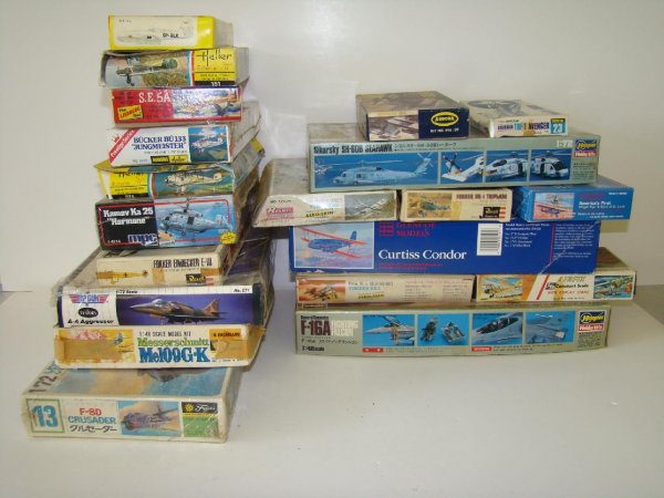 BOX LOT OF ASSORTED AVIATION MODEL KITS