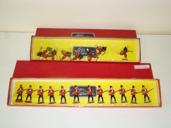 LOT OF 4 BRITAINS TOY SOLDIER SETS - 2