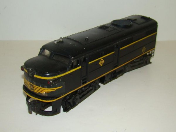LOT OF TWO LIONEL ERIE ENGINES - 4