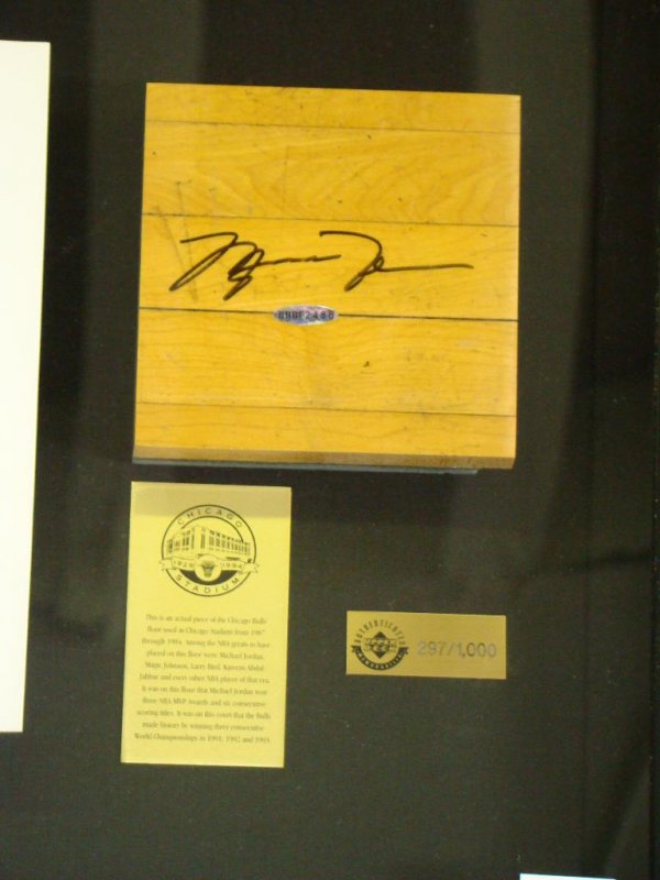 JORDAN AUTOGRAPHED STADIUM FLOOR & PHOTO - 3