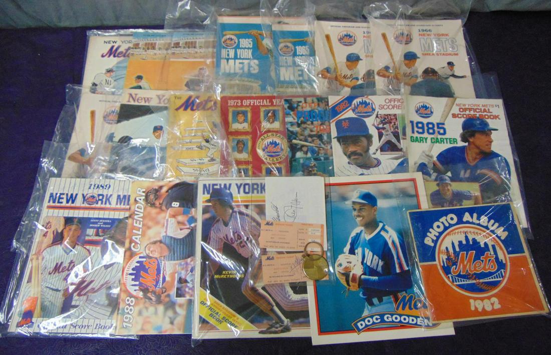 New York Mets Publication & Ephemera Lot (1 of 5)