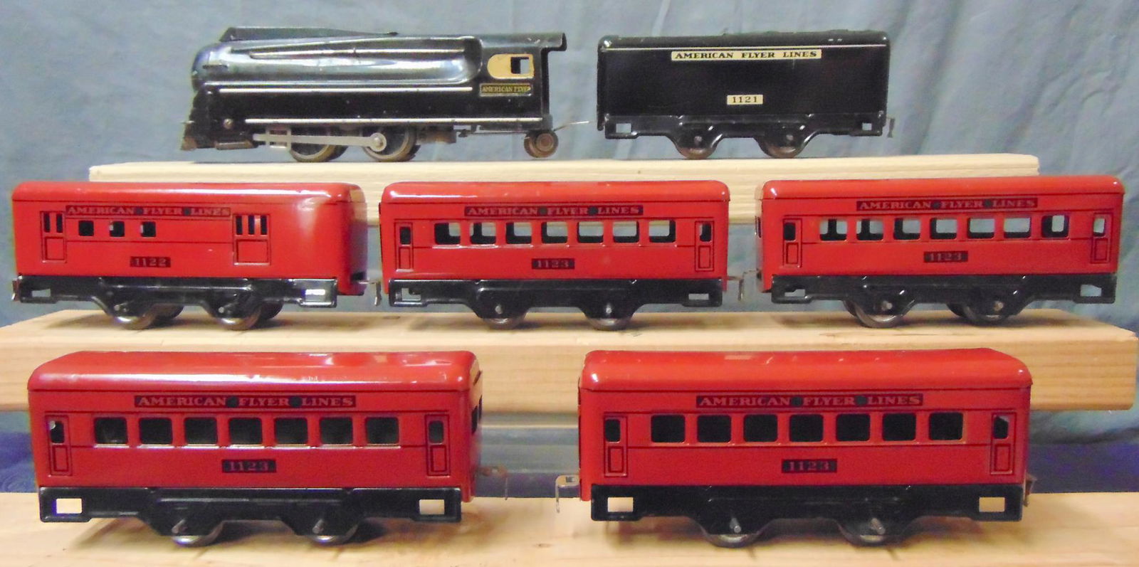 Super Uncataloged American Flyer Set: Includes a 614 PRR 0-4-2 Torpedo loco; 1121 4-wheel tender; 1122 combine; 4 # 1123 coaches. All are very clean & shiny, showing very light playwear. Super Example! From The Frank Pisani Collection.