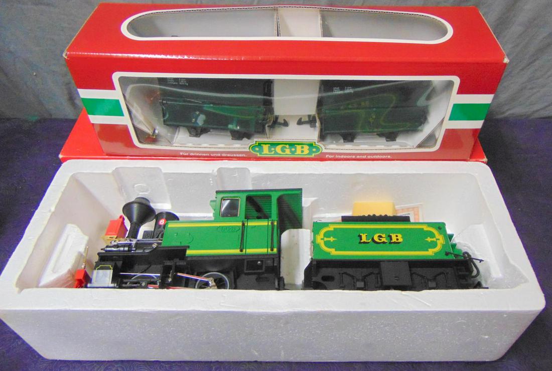 LGB Train Set: G Gauge. Includes a 2017D 0-4-0 steam loco & tender; 40190 Field Goods wagons pair. They show light runtime with boxes.