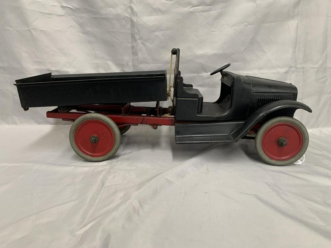 Early Buddy L Dump Truck (1 of 6)
