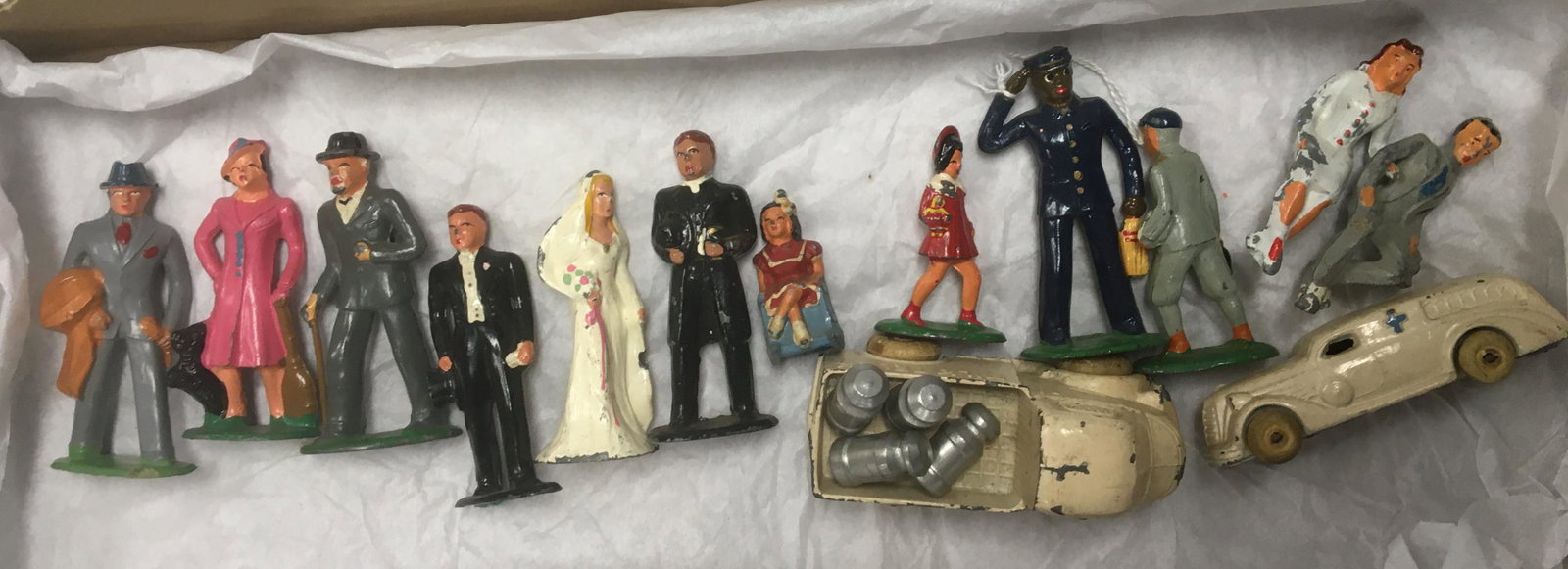 14pc American Dimestore Civilians & Vehicles (1 of 4)