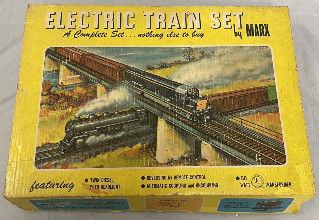 Boxed Marx SF AB Set 41821: Includes a 1095 ATSF E8 AB Diesels. Silver plastic mold, steps are intact, missing horns; NYC Boxcar; Erie Flat with Stakes; SOU Auto-Loader, 1 Marx vehicle missing roof, other 3 are similar size, non