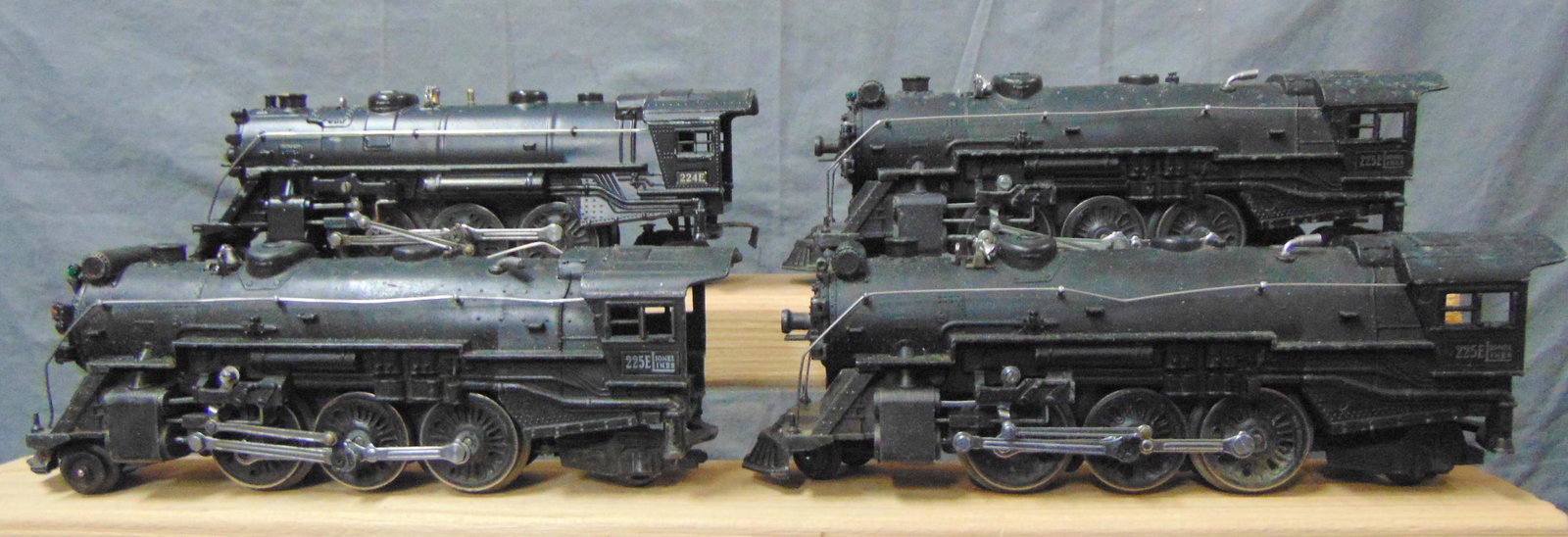 Lionel Prewar Group: Includes 3 #225E steam locos, 1 shows moderate playwear; 224E steam loco. NO Tenders.