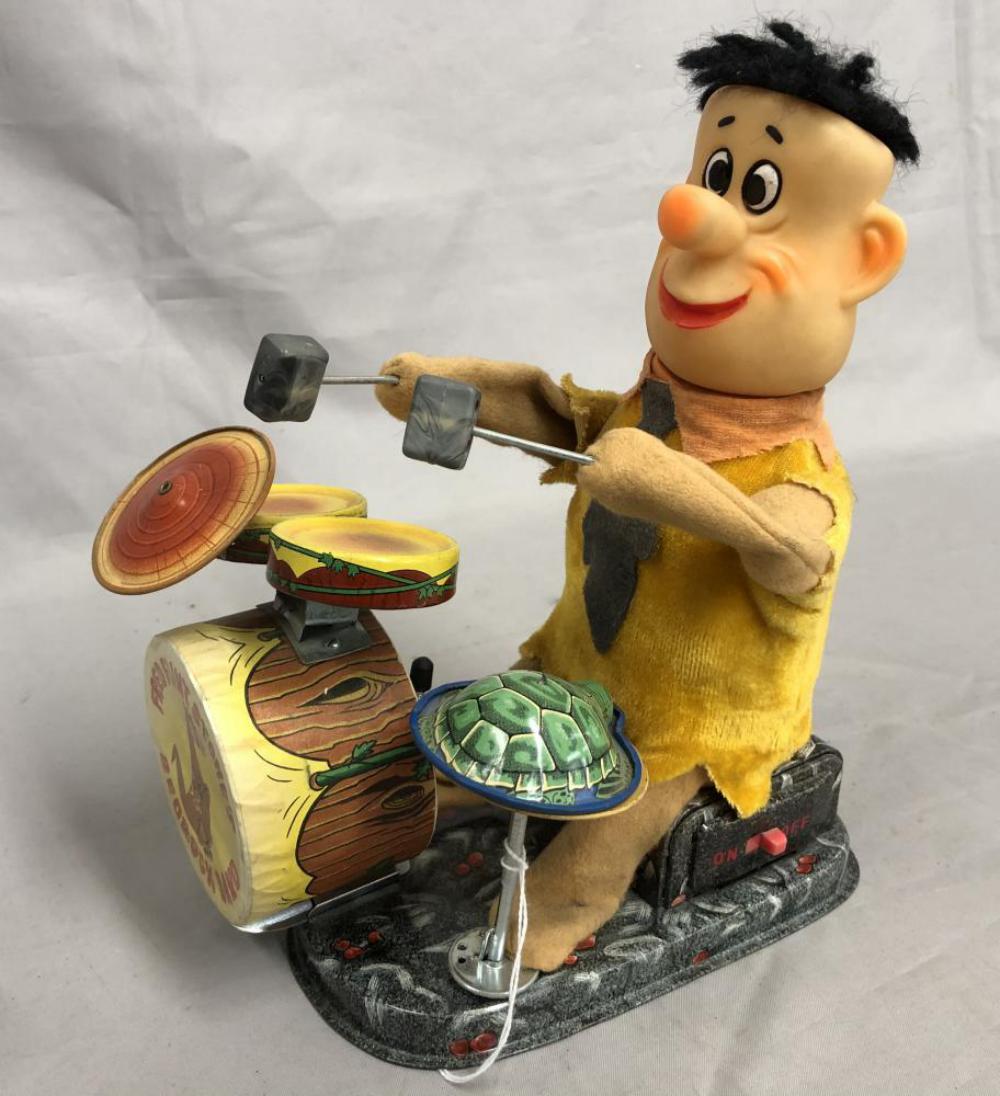 Frankonia Toys Flintstones Bedrock Band: Clean battery-op that is litho tin, dressed with vinyl head. The mechanism functioned at time of test with clean battery box, noticed body slightly lifted from base. It shows light playwear.