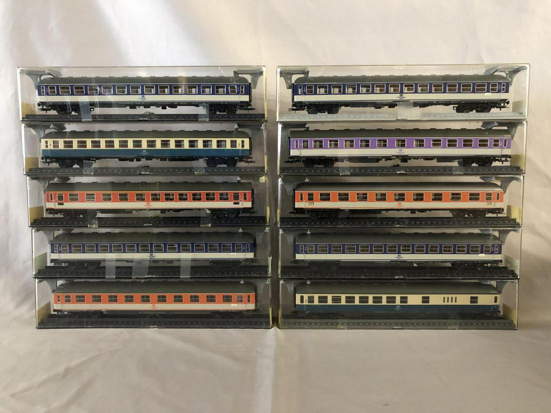 19 Boxed Röwa HO DB Express Passenger Cars (1 of 3)