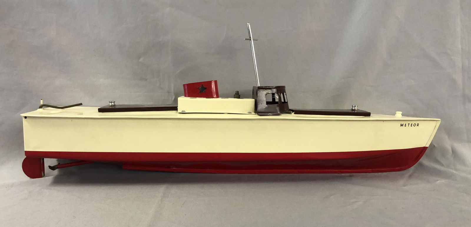 Unusual Momad Meteor Steam Yacht: Painted tin, live steam, 25” long, Circa 1949. It appears to be complete and shows very light handling, probably never fired. From the Clint Miller Collection.