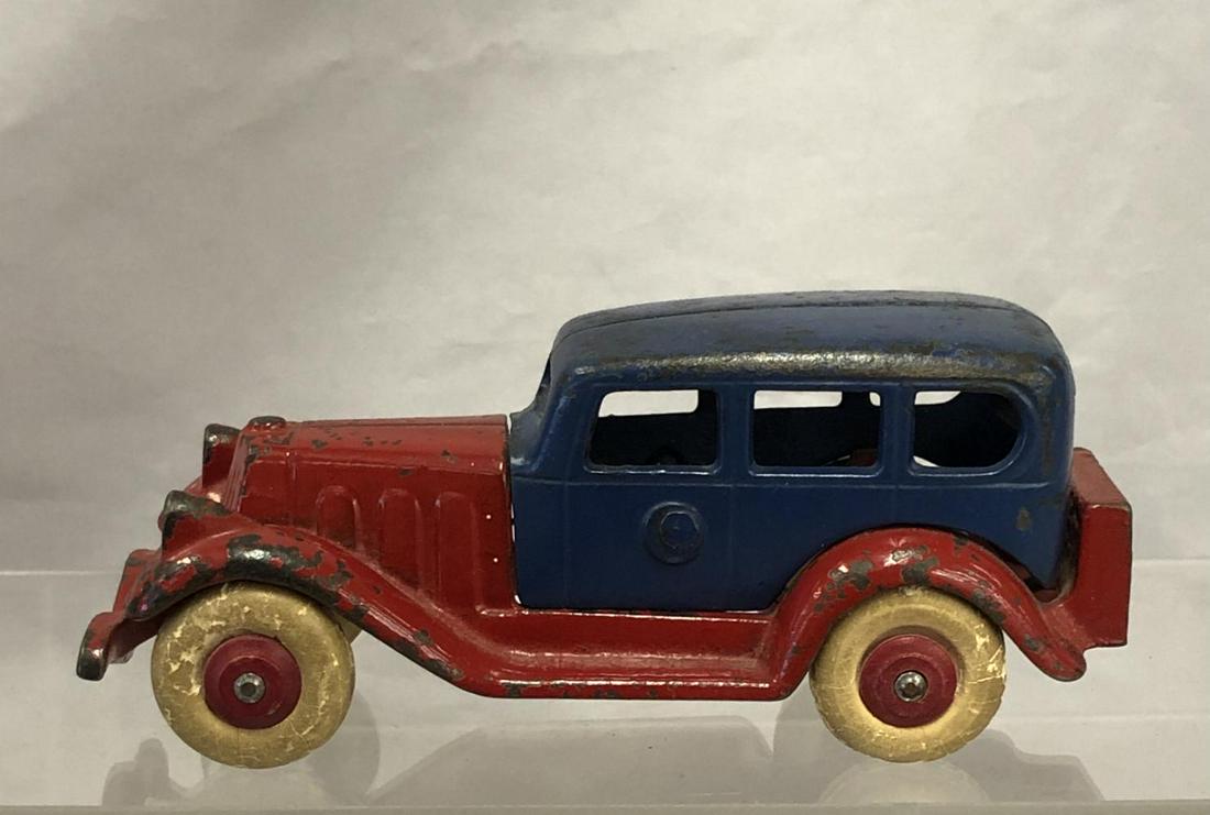 Nice Hubley Take-A-Part Sedan (1 of 5)