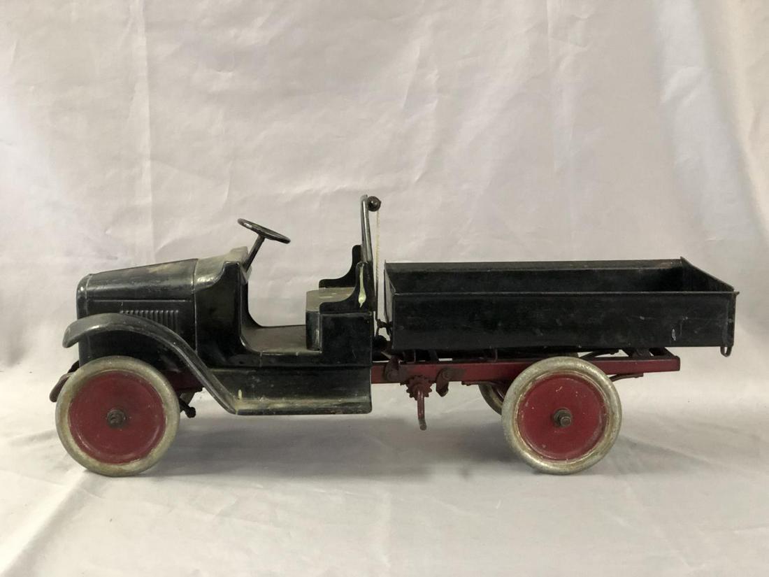 Early Buddy L Lift Dump Truck (1 of 5)